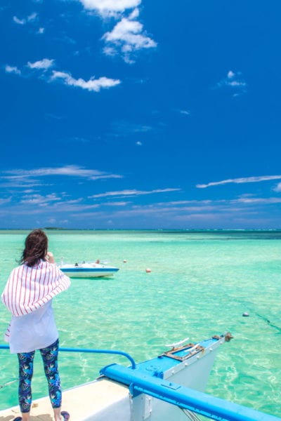 View of the clear turquoise waters of Kaneohe Bay as seen from the iconic sandbar in O'ahu, Hawaii | © Shutterstock