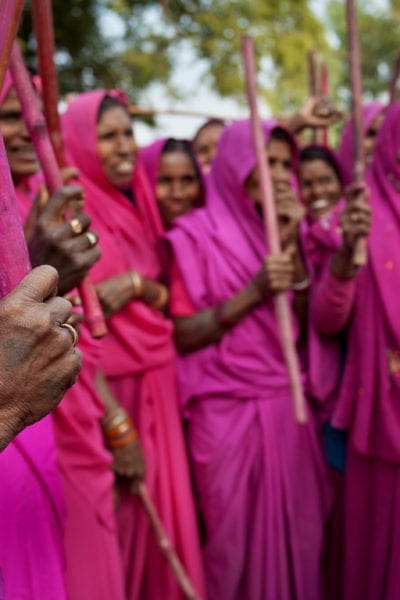 Gulabi Gang in pink saris, yielding their sticks | © Jonas Gratzer/LightRocket via Getty