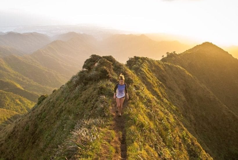 A woman walks along the Haiku Stairs in Kaneohe © | Kalen Emsley/Unsplash